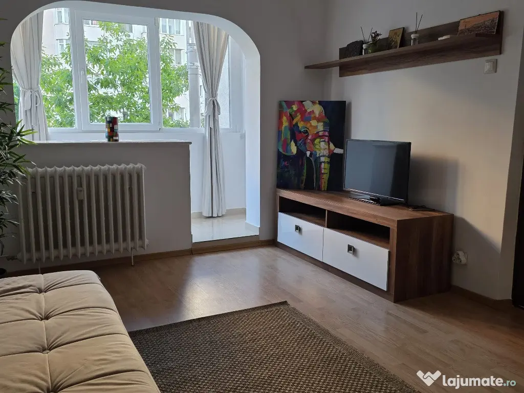 Închiriez apartament 2 camere zonă centrală