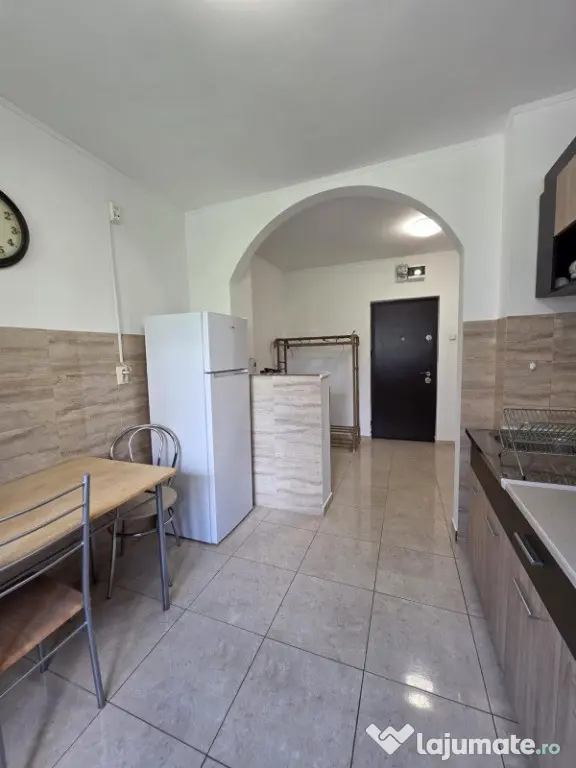Închiriez apartament 2 camere zonă centrală