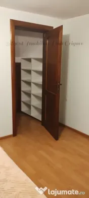 Vila + spatiu comercial Golesti