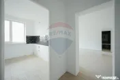 De vânzare apartament cu 2 camere, renovat, în zona Rog... 