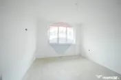 De vânzare apartament cu 2 camere, renovat, în zona Rog... 