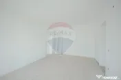 De vânzare apartament cu 2 camere, renovat, în zona Rog... 