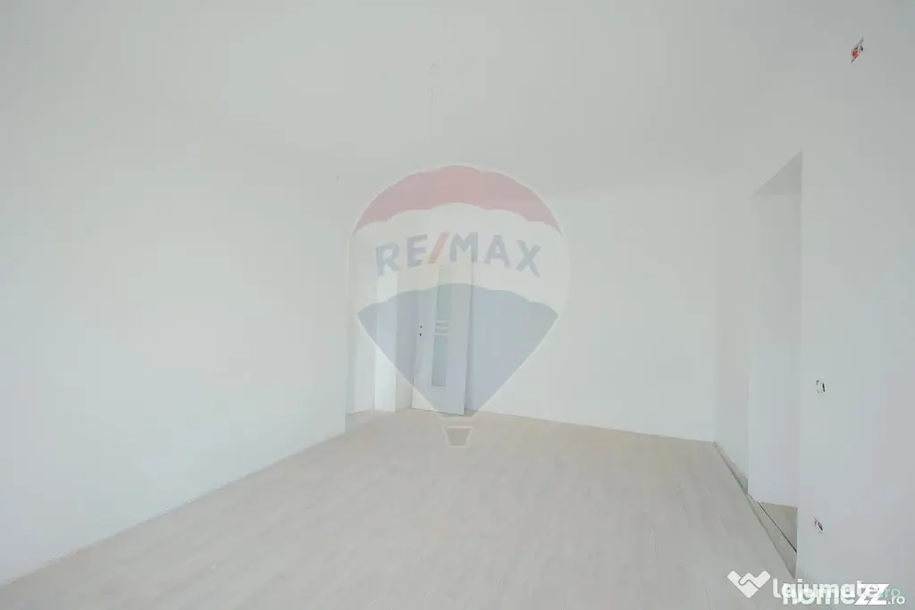 De vânzare apartament cu 2 camere, renovat, în zona Rog... - Oradea (Bihor)