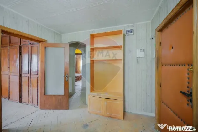 De vânzare – Apartament 2 camere, parter înalt, tripl...