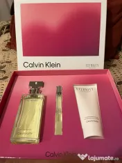Vând set de parfum și loțiune parfumată pentru corp Calvin Klein Eternity 
