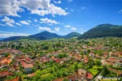 Pe domeniu de 1.750mp, rezidenta in Central, Sacele, Brasov 