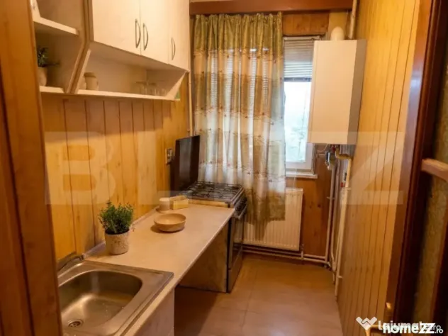 Apartament de vanzare intr-o zona superba si linistita a ora