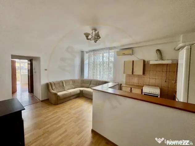 Apartament 2 camere, etaj 3, zona Teilor