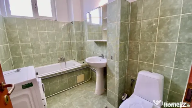 Apartament 2 camere, etaj 3, zona Teilor