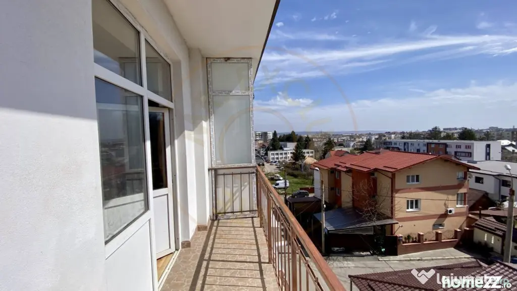Apartament 2 camere, etaj 3, zona Teilor