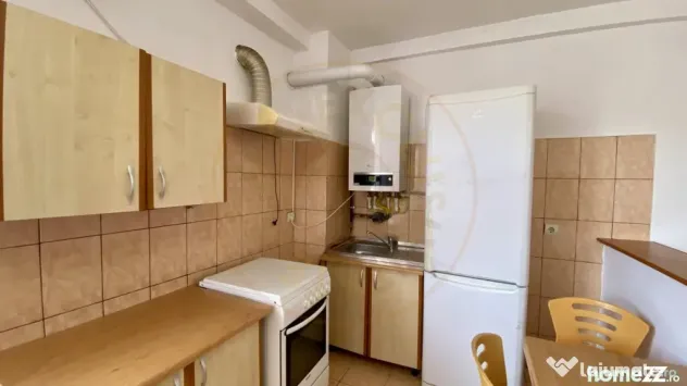 Apartament 2 camere, etaj 3, zona Teilor