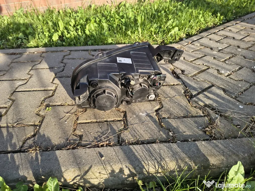 Far față stânga Dacia spring 2023