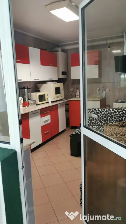 Inchiriez apartament cu 2 camere, parter vila, intrare separata