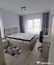 Apartament 2 camere de închiriat – spațios, decomandat,