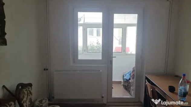Inchiriez apt 3 camere semidecomandat Casa de Cultura