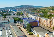 Clădire de vânzare cu showroom la parter în zona Nord-Est
