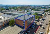 Clădire de vânzare cu showroom la parter în zona Nord-Est