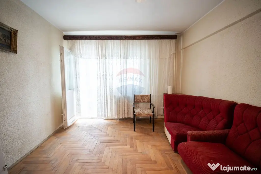 Apartament cu 4 camere de vânzare în zona Central