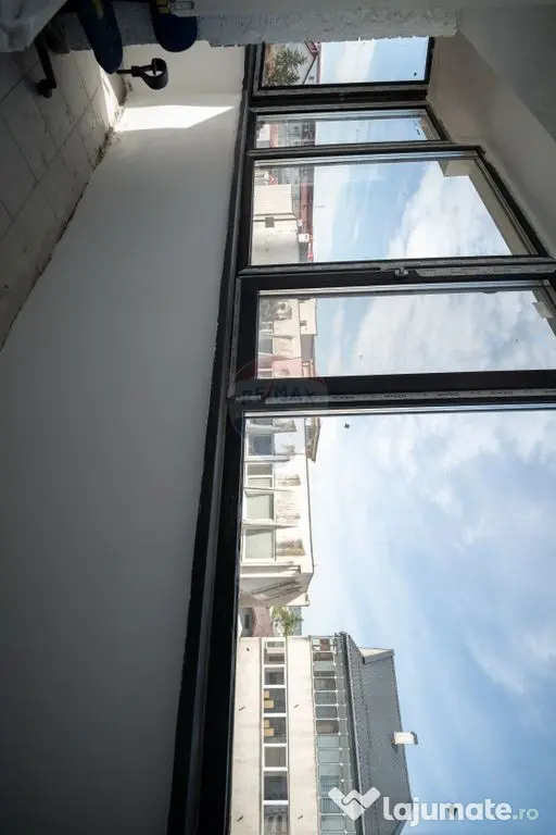 Apartament cu 4 camere de vânzare în zona Central
