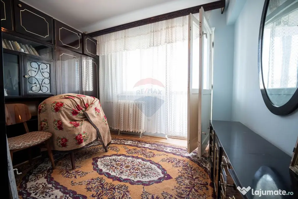 Apartament cu 4 camere de vânzare în zona Central