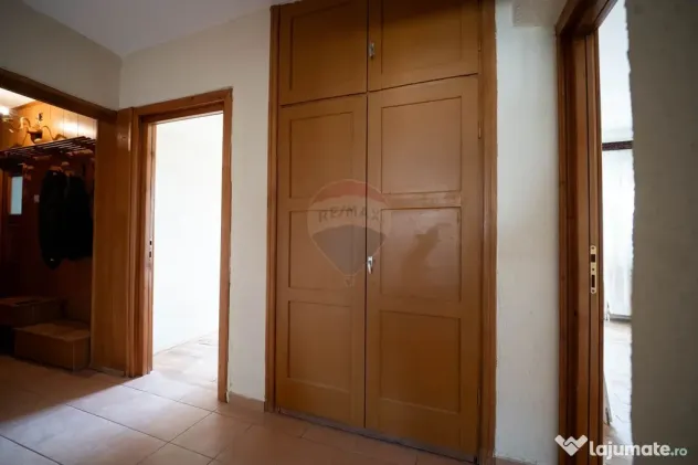 Apartament cu 4 camere de vânzare în zona Central