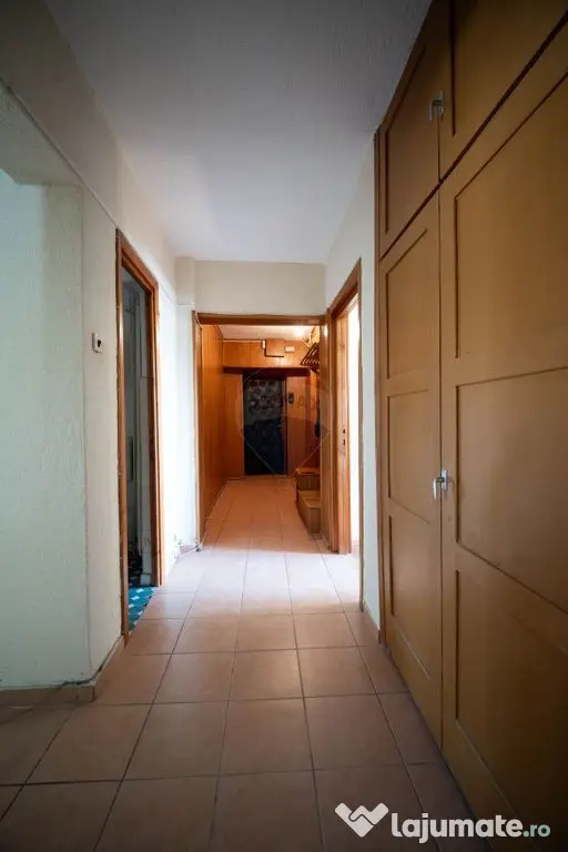 Apartament cu 4 camere de vânzare în zona Central