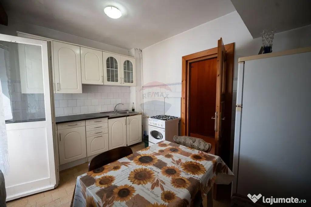 Apartament cu 4 camere de vânzare în zona Central