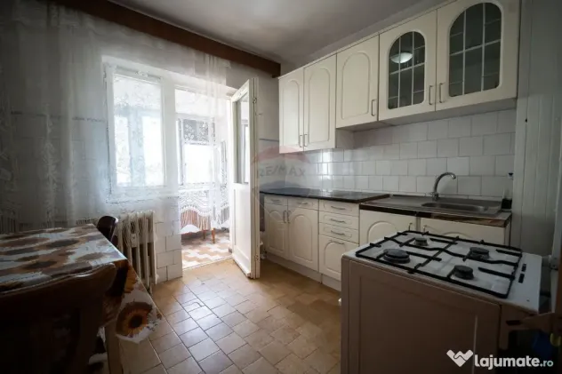 Apartament cu 4 camere de vânzare în zona Central