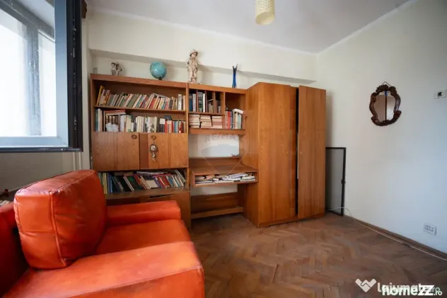 Apartament cu 4 camere de vânzare în zona Central