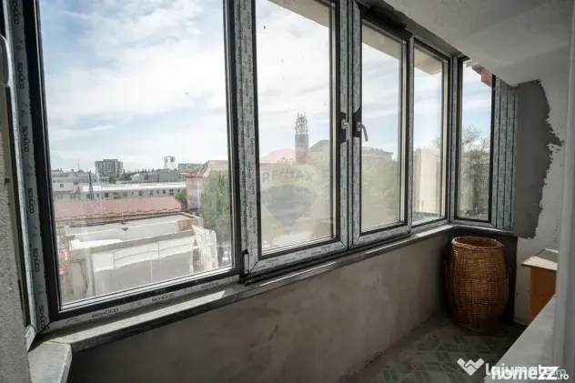 Apartament cu 4 camere de vânzare în zona Central