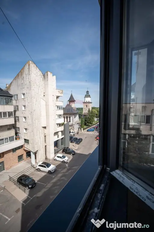 Apartament cu 4 camere de vânzare în zona Central