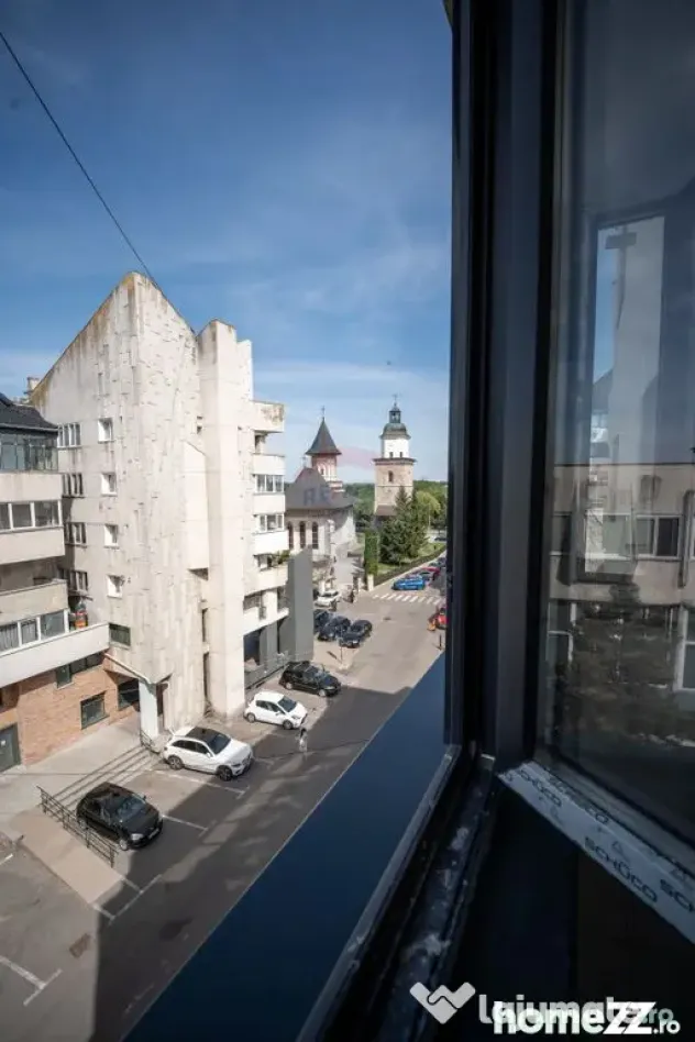 Apartament cu 4 camere de vânzare în zona Central