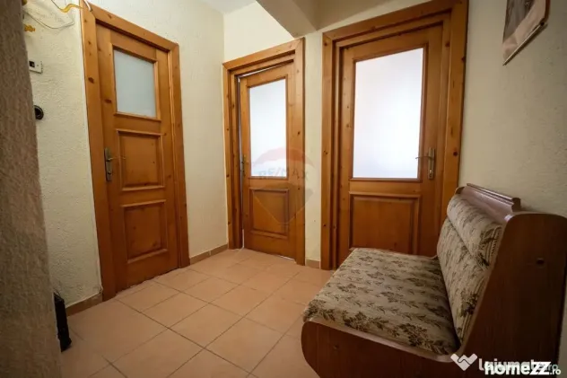 Apartament cu 4 camere de vânzare în zona Central