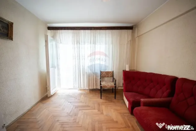 Apartament cu 4 camere de vânzare în zona Central