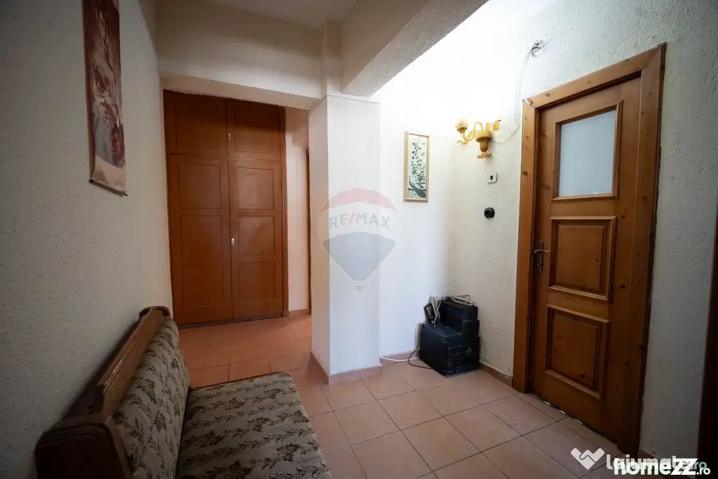 Apartament cu 4 camere de vânzare în zona Central
