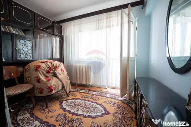 Apartament cu 4 camere de vânzare în zona Central