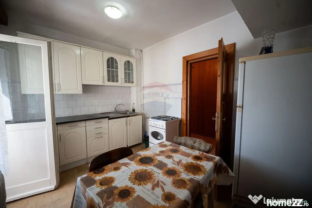 Apartament cu 4 camere de vânzare în zona Central