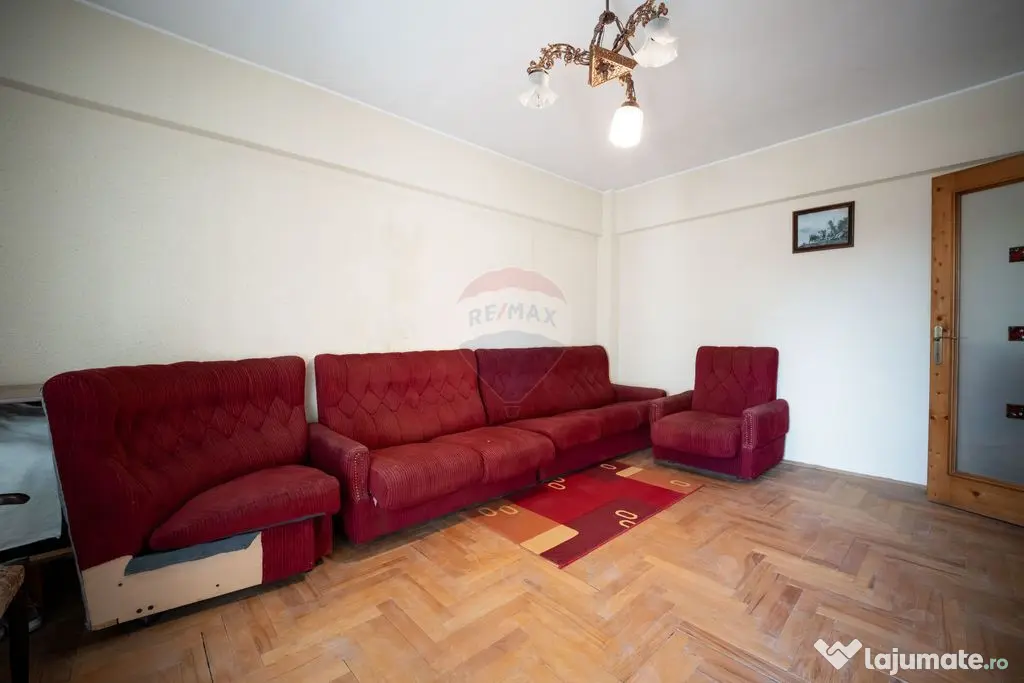 Apartament cu 4 camere de vânzare în zona Central