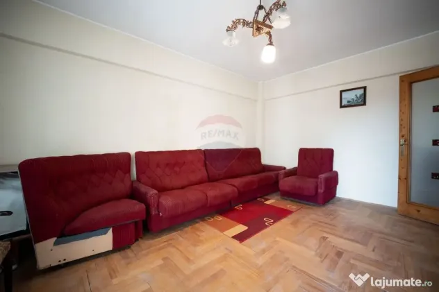 Apartament cu 4 camere de vânzare în zona Central