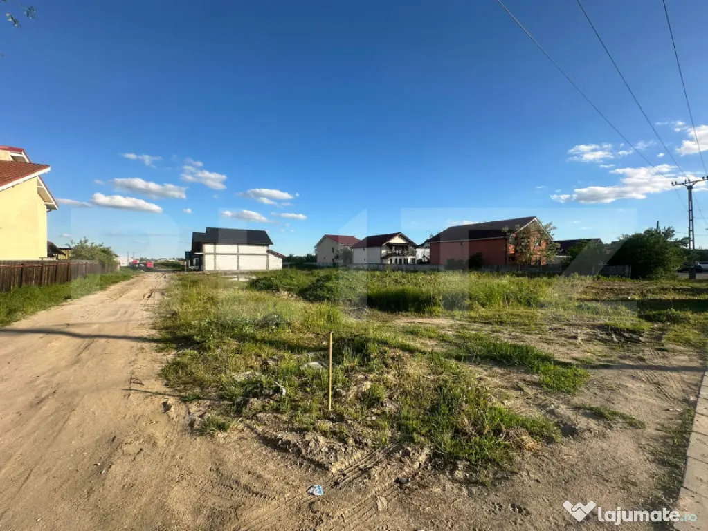 Teren intravilan de vanzare, 1319 mp, front 13,09 m, toate u