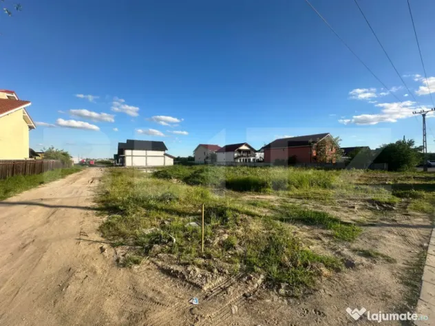 Teren intravilan de vanzare, 1319 mp, front 13,09 m, toate u