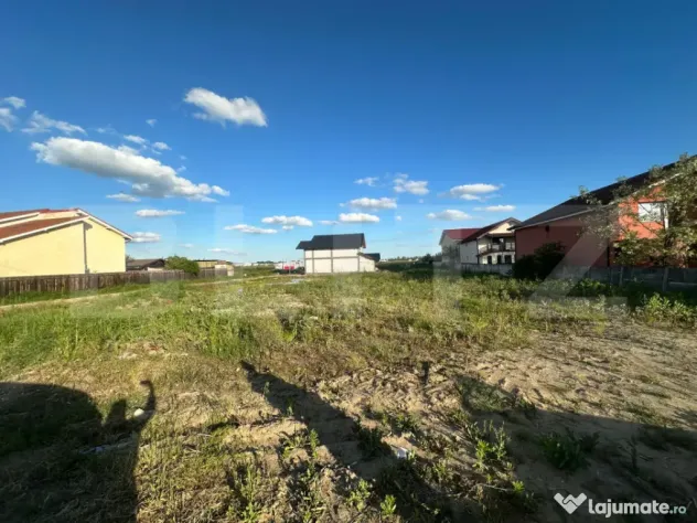 Teren intravilan de vanzare, 1319 mp, front 13,09 m, toate u