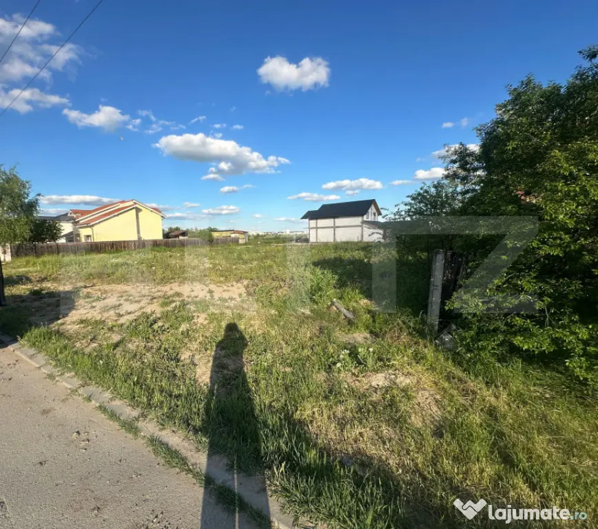 Teren intravilan de vanzare, 1319 mp, front 13,09 m, toate u