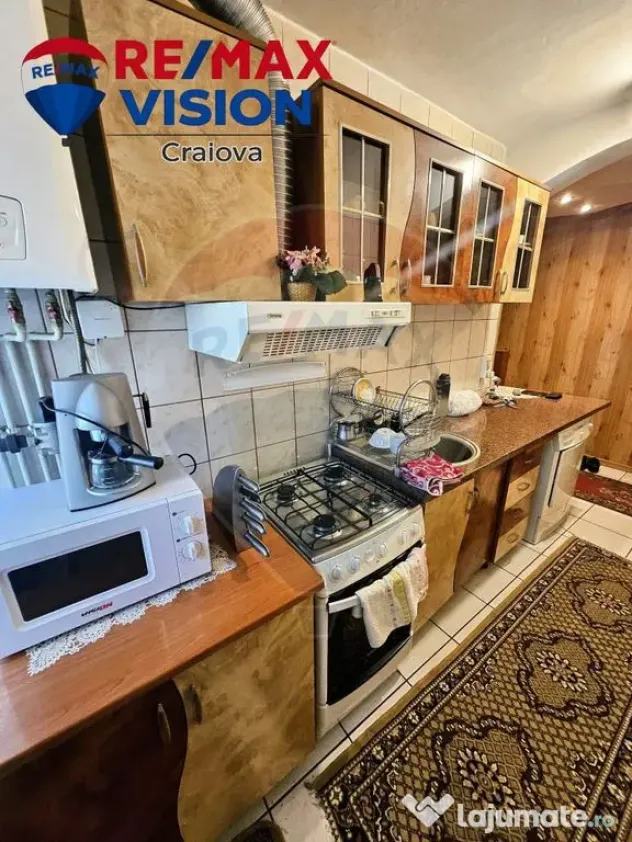 Apartament cu 3 camere de vânzare în zona Craiovita Noua