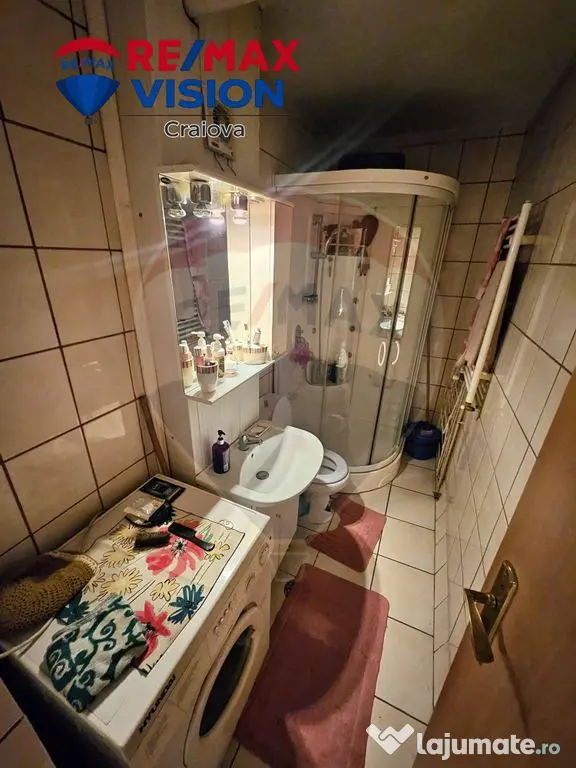 Apartament cu 3 camere de vânzare în zona Craiovita Noua