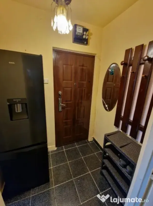 Apartament 2 camere, semidecomandat - zona Florilor