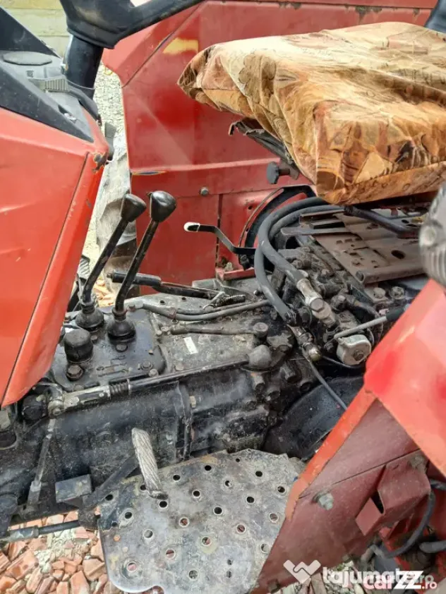 Tractor U445, an 2001