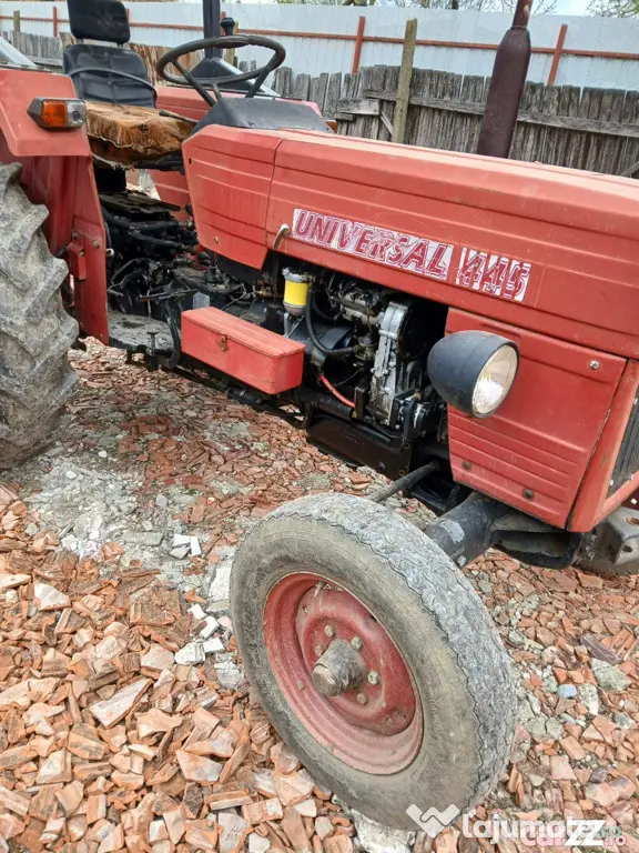 Tractor U445, an 2001