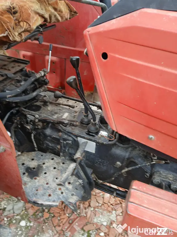 Tractor U445, an 2001