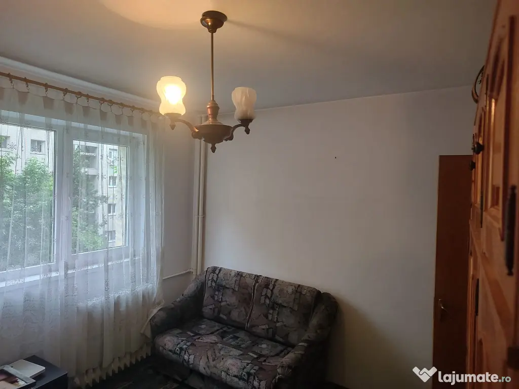 Apartament de 3 camere în sector 3, zona str. Câmpia Libertății